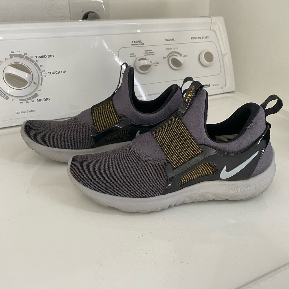 Sneakers. Nike Renew Freedom   Sz 9.5